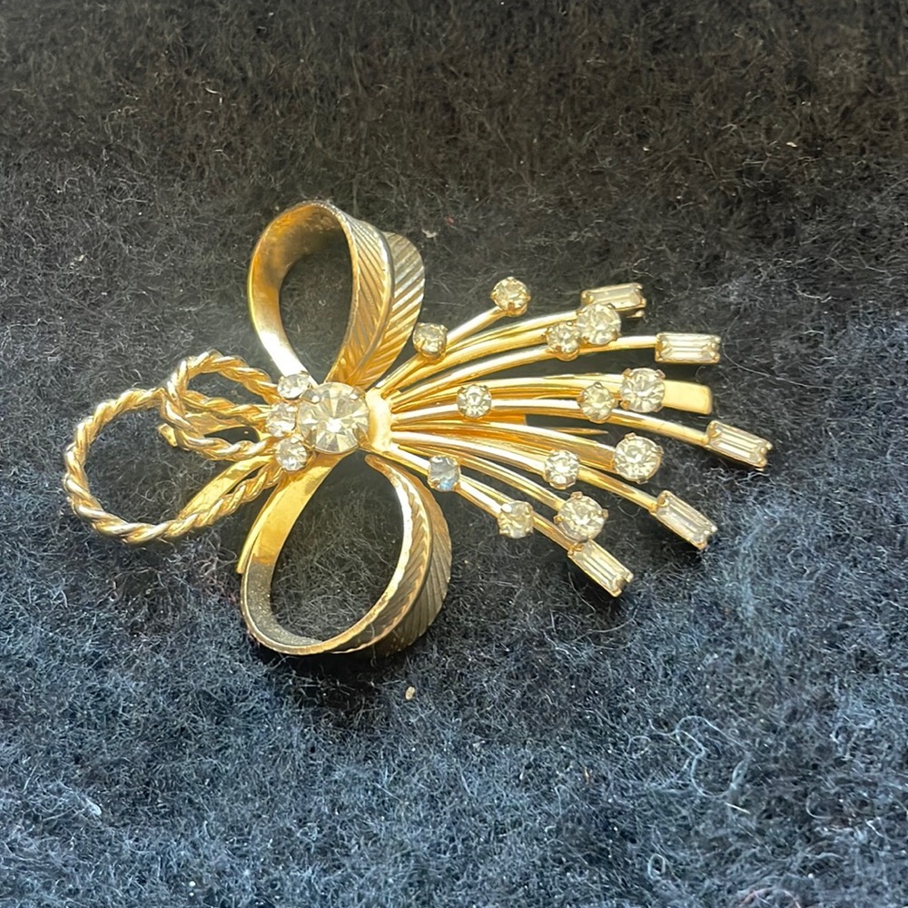 Vtg Sarah Coventry Brooch